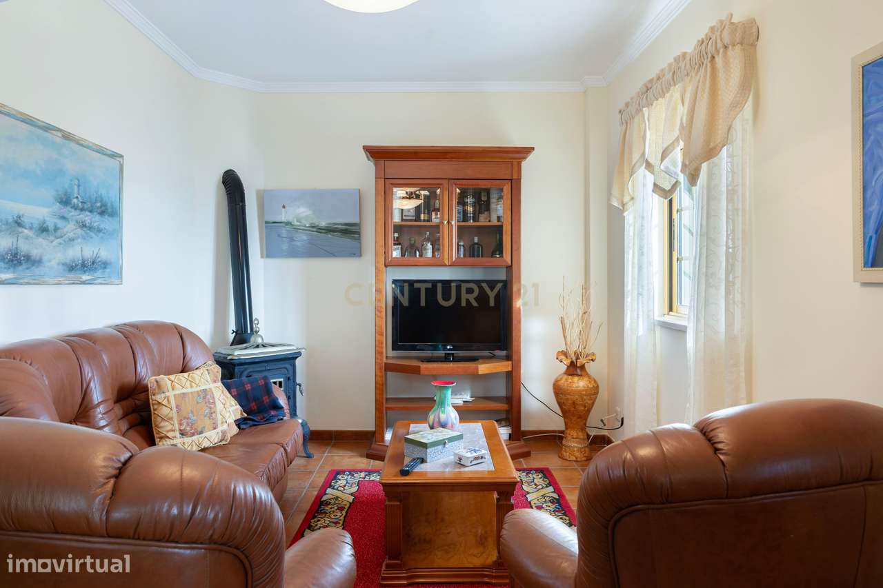 Moradia Tradicional T2 na Primeira Linha da Ria — Santa Luzia, Capital-6