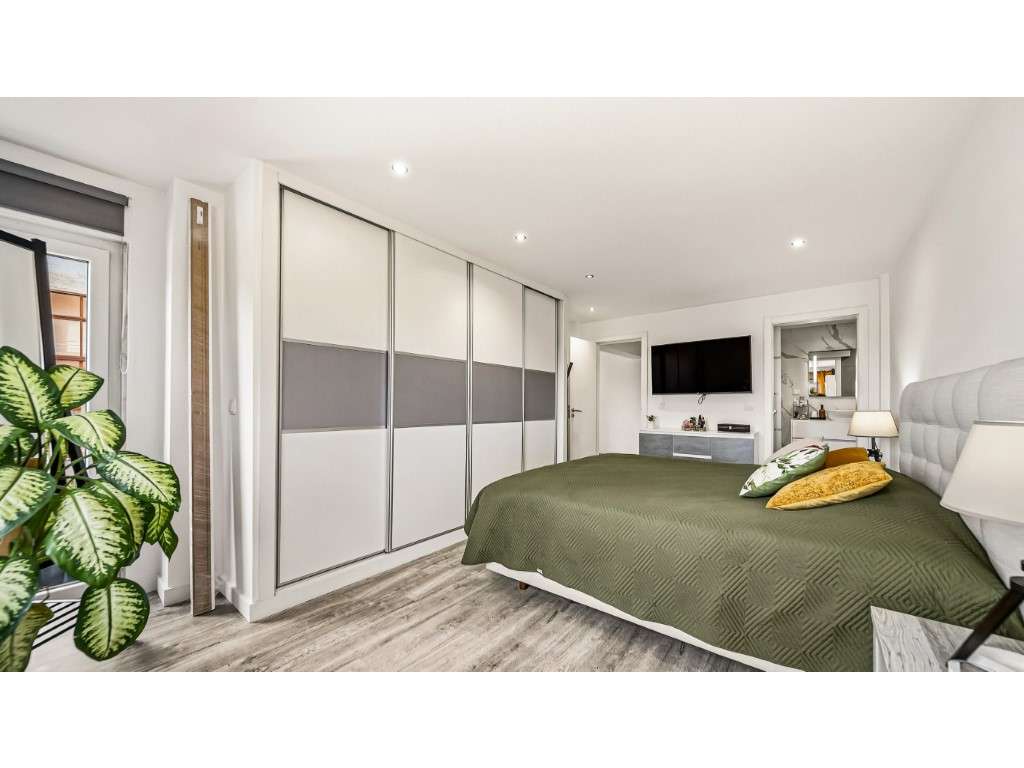 Apartamento T2 Totalmente Remodelado, com Garagem e Varanda - Fogue... - Grande imagem: 2/30