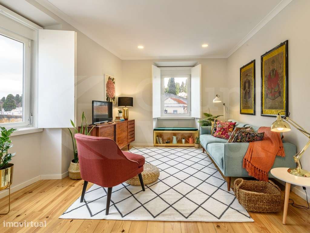 Apartamento T2 Remodelado na Estrela-1