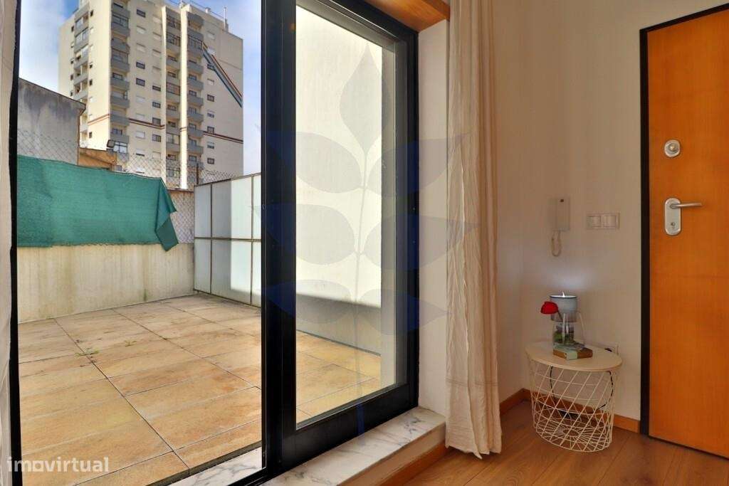 Apartamento T0 com terraço – mobilado e equipado | Braga-18