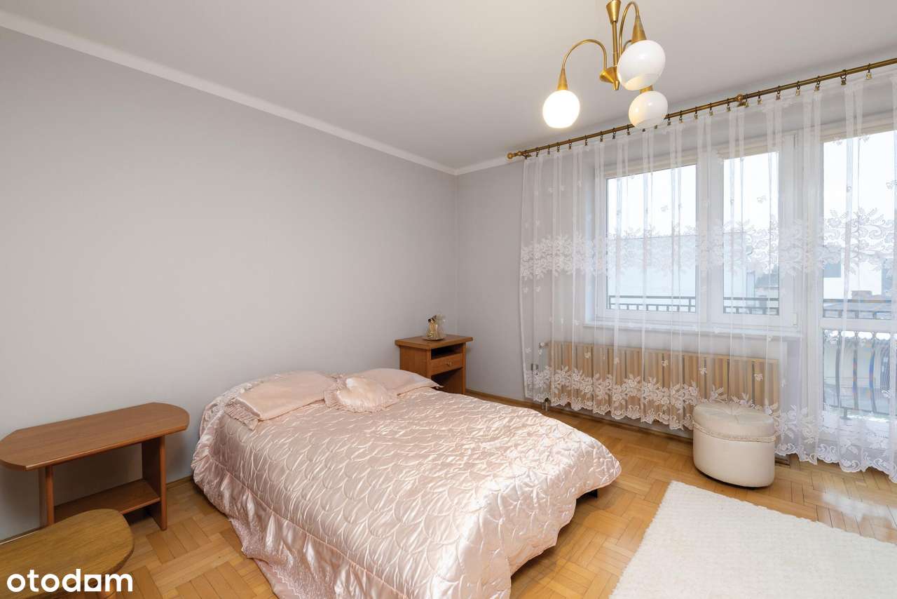 Dom i   działalność w samym centrum-13