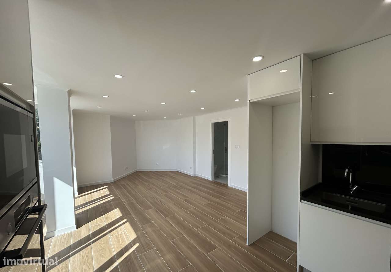 Apartamento T1, totalmente remodelado, em Forte da Casa!-5