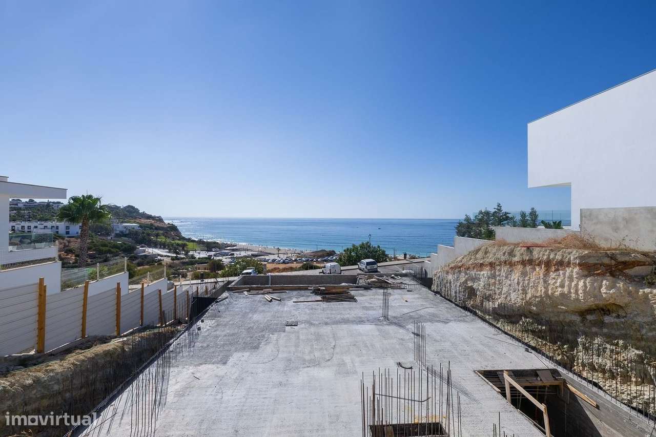 MODERNA MORADIA T4 DE NOVA CONSTRUÇÃO NUMA LOCALIZAÇÃO PRESTIGIADA EM - Grande imagem: 5/13