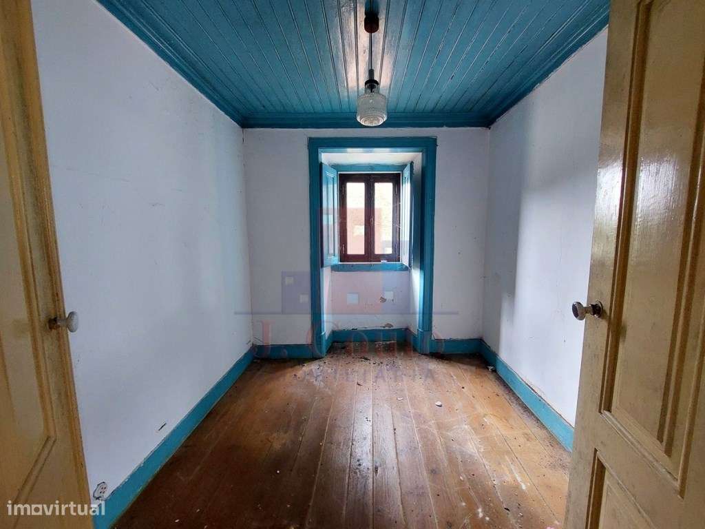 Casa Antiga para Restauro, Salir de Matos-16