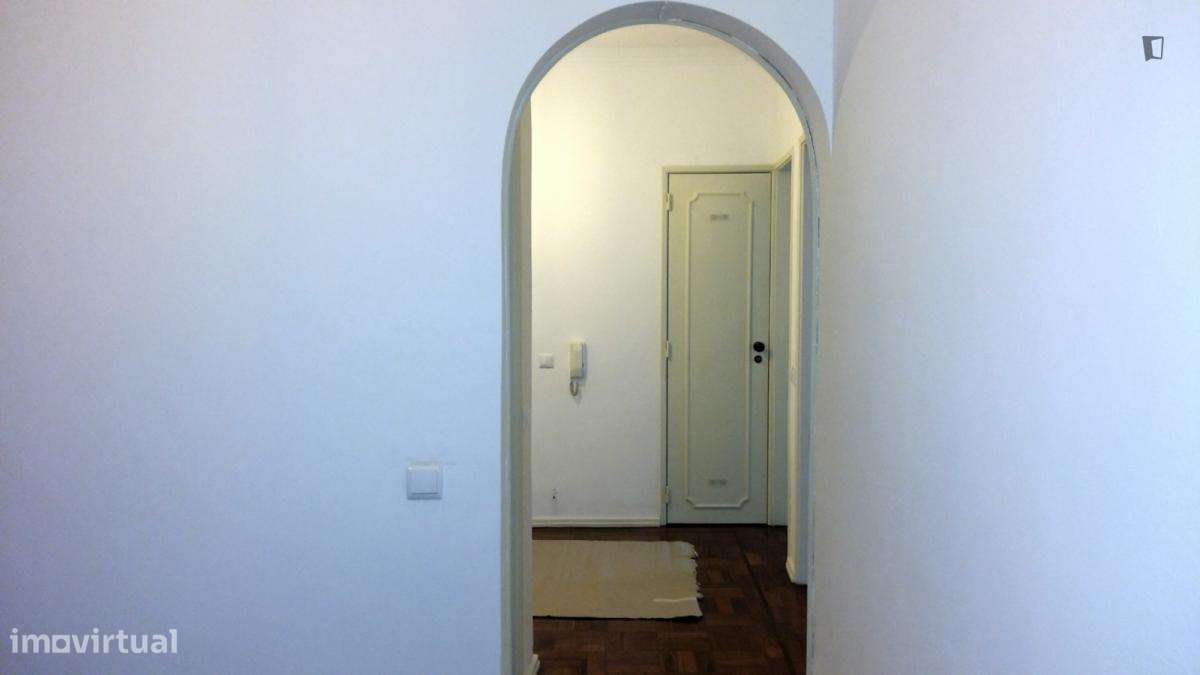 Quarto - localizado em Linda-a-Velha Lisbon - Grande imagem: 2/10