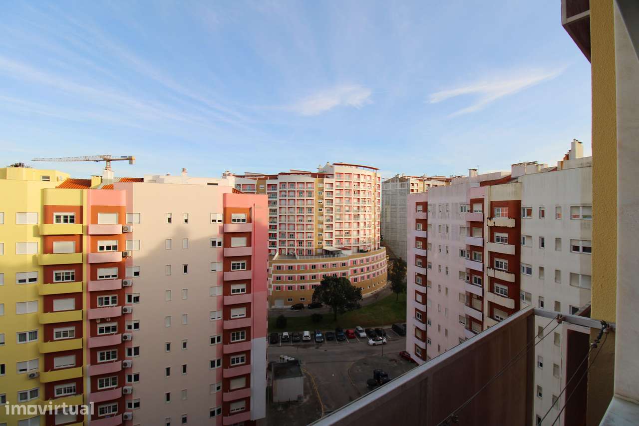 Apartamento T3 em  Santa Marta Do Pinhal com Parqueamento e Arrecadaçã-6