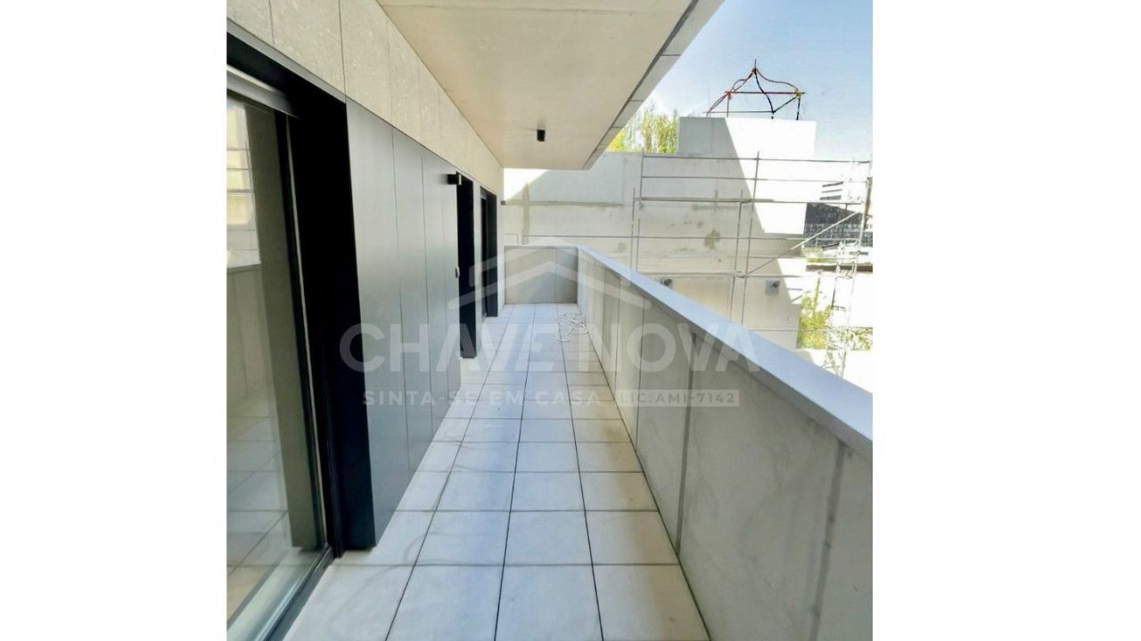 Apartamento T2 varanda e garagem 2ª piso, Pronto Habitar