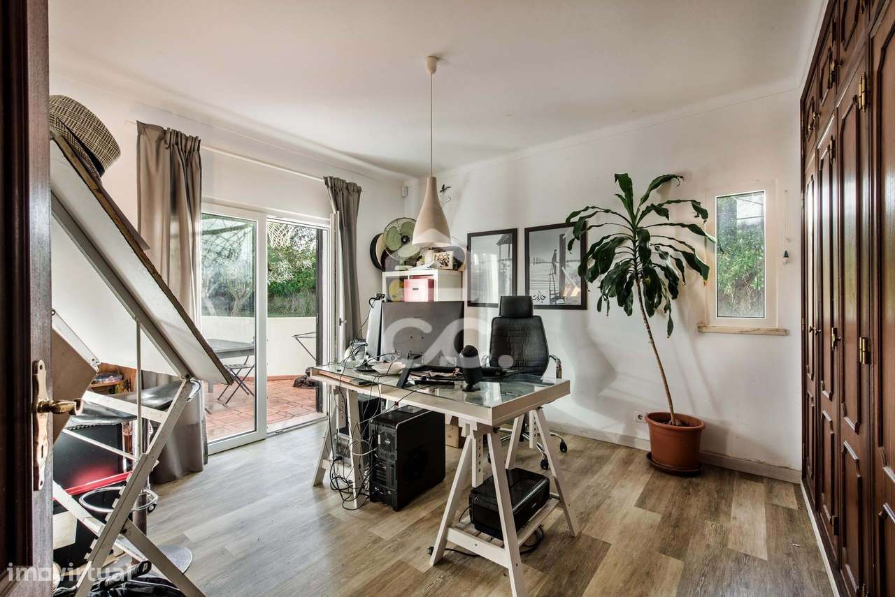 Moradia T4 independente com piscina e terreno em Alcantarilha-19