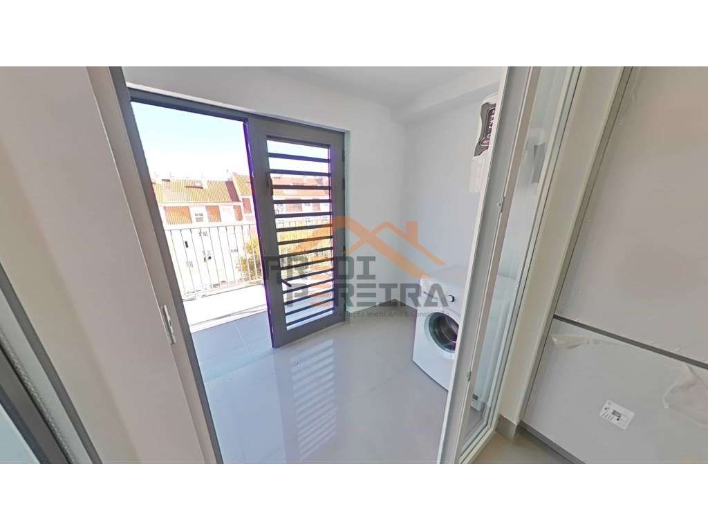 Situado em Loures, T3 com varanda de 12 m2., dois parqueamentos lad... - Grande imagem: 5/27