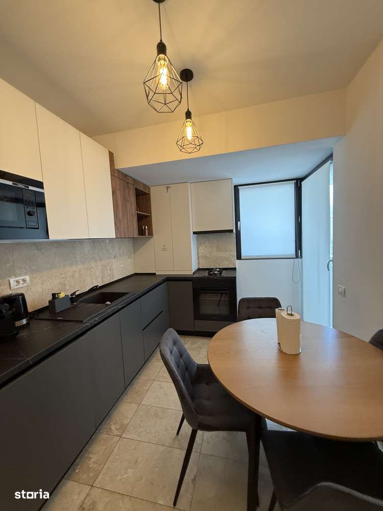 Apartament 3 camere, garaj și terasă Central-5