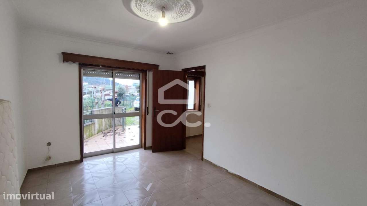 Moradia em Gaveto com Dupla Possibilidade: Habitação + Investimento em-18