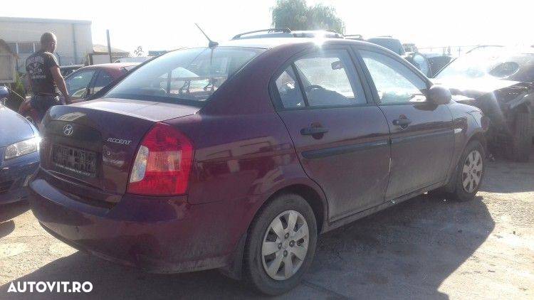 dezmembrez hyundai accent 2007 - 1