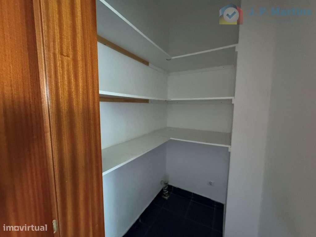 Apartamento T4 c/ varanda, Alto do Seixalinho, Barreiro-8