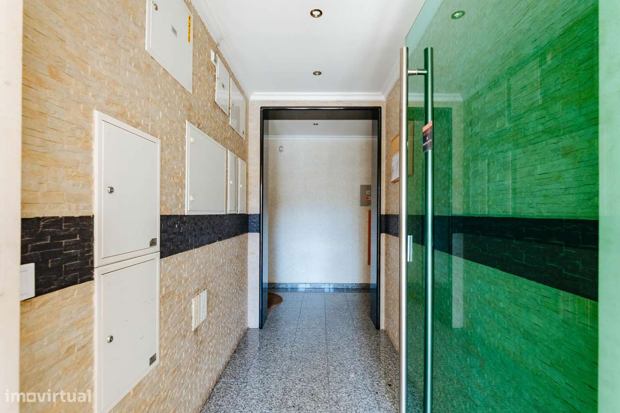 Apartamento de 4 assoalhadas em zona de excelência no Montijo-25