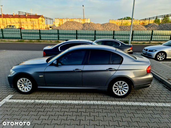 BMW Seria 3 318d DPF Edition Lifestyle - 11