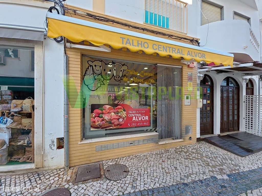 Loja no rés do chão e com Cave para Venda Centro de Alvor
Potencia... - Grande imagem: 3/23