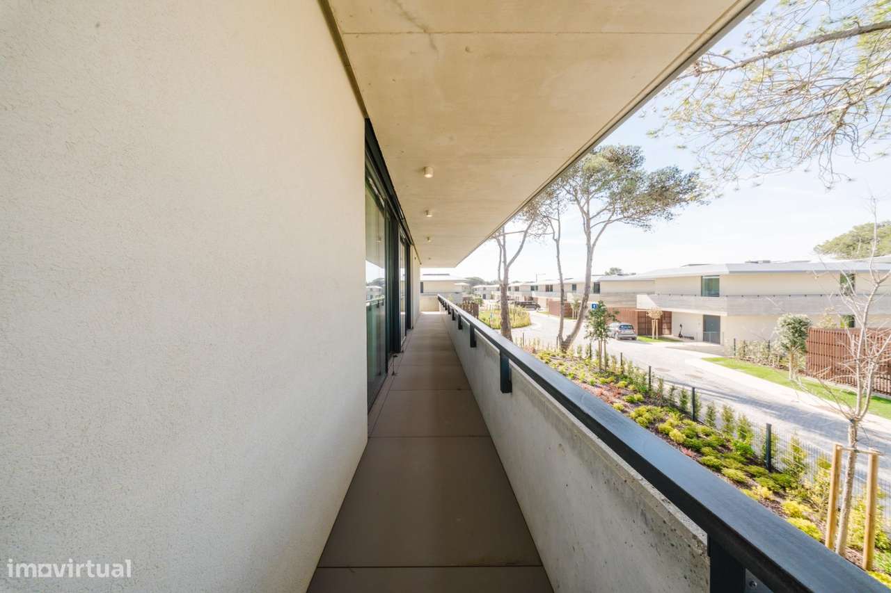 Elegante Moradia T3 no Sandwoods com Piscina Privativa e Jardim-21