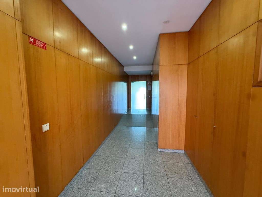 T2 Renovado com Lugar de Garagem | Baguim do Monte-10