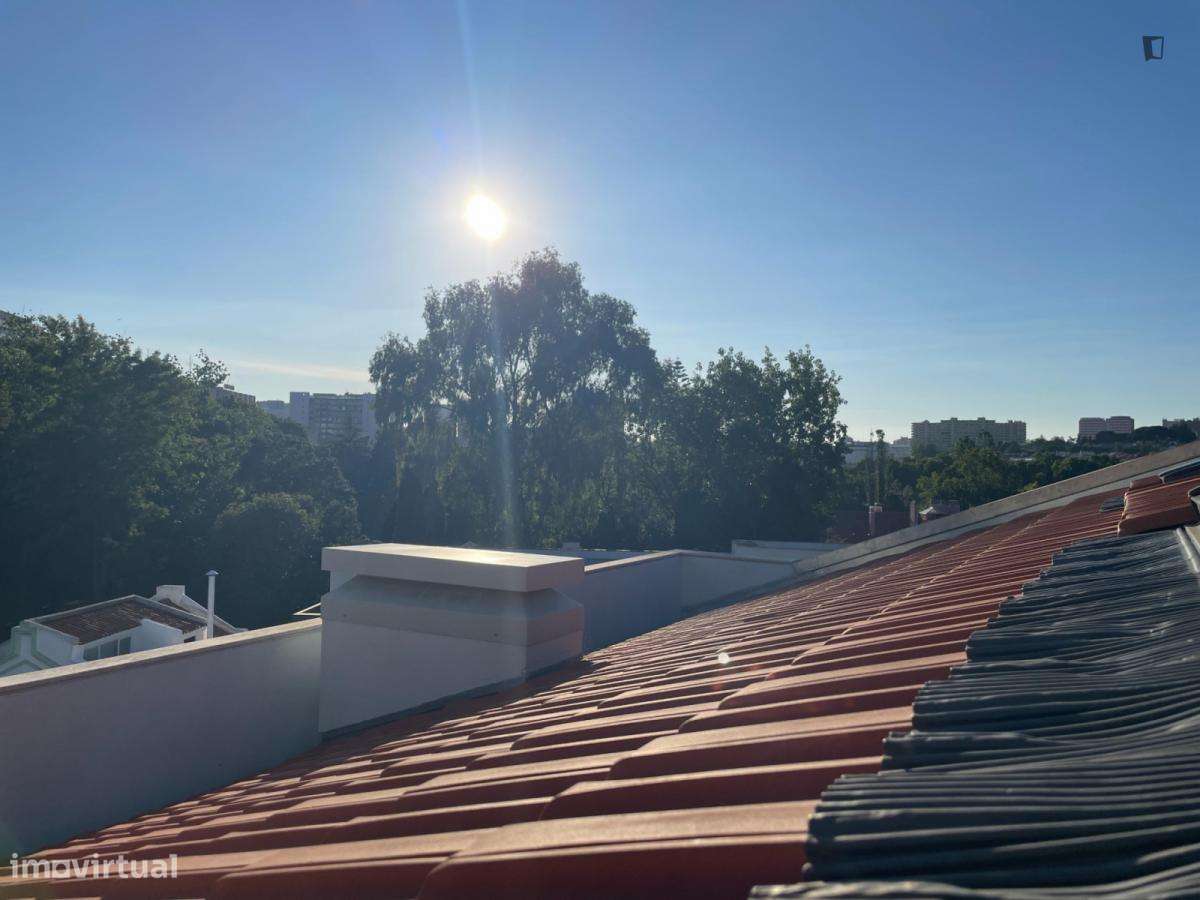 Quarto - localizado em São Sebastião Lisbon - Grande imagem: 2/10