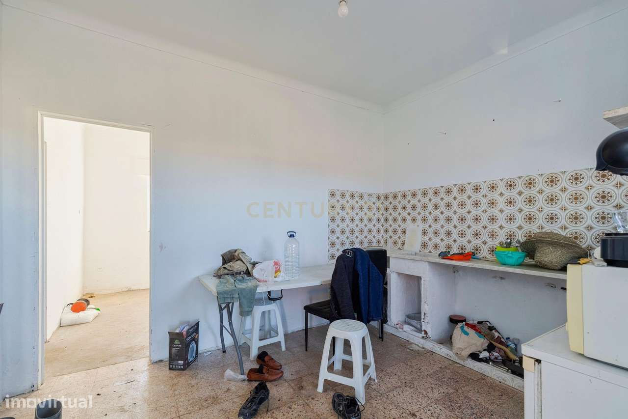 Oportunidade Rara em Setúbal. Moradia isolada com quase 7.000m2 e Proj-16