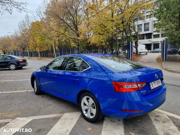 Skoda Superb 2.0 TDI DSG Ambition - 6