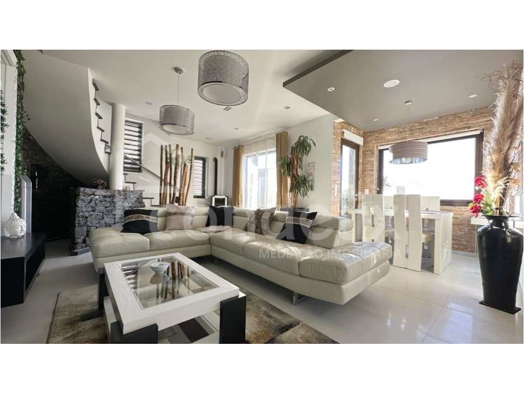 Moradia T3 e T1 no Arco da Calheta com piscina - Grande imagem: 2/21