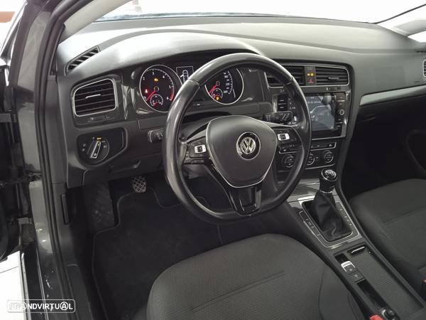 VW Golf 1.6 TDI Confortline - 8