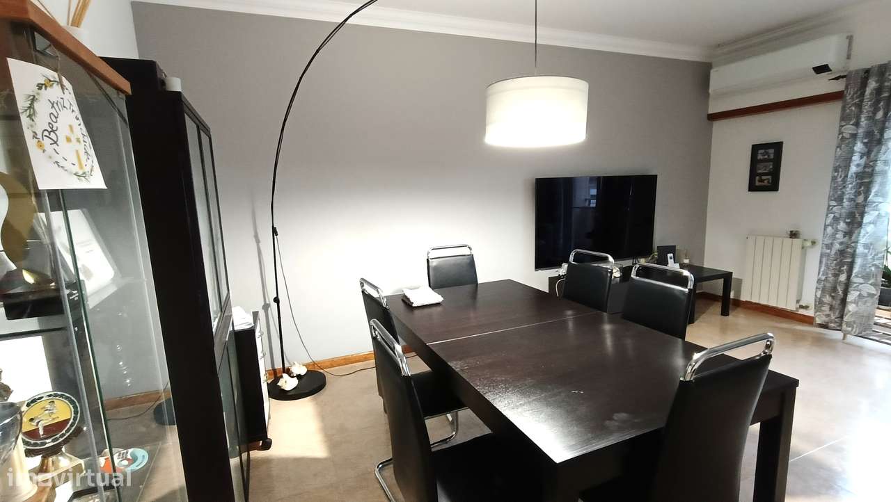 T2 prédio c/ elevador, c/varandas | Estacionamento e arrecadação - Grande imagem: 3/27