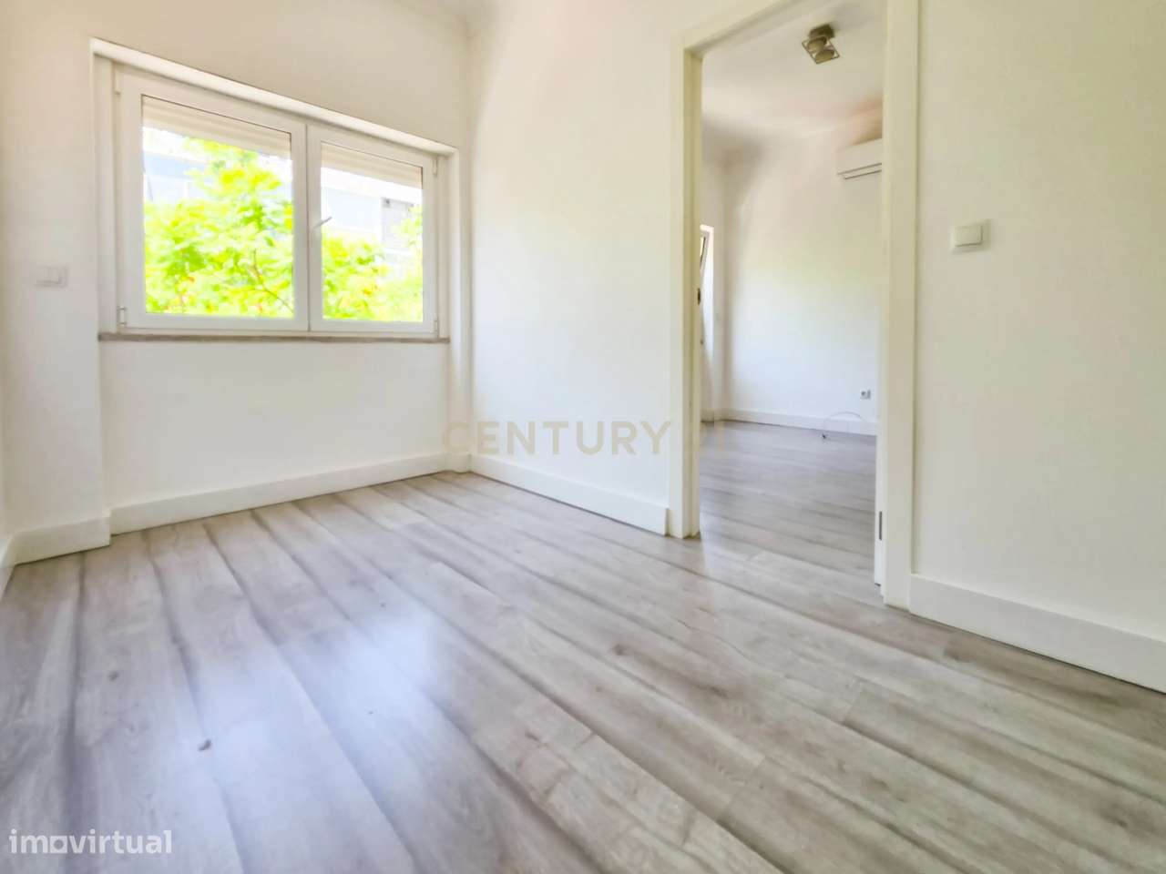 Apartamento T2 Remodelado no Barreiro – Moderno, Versátil e Pronto a H-9