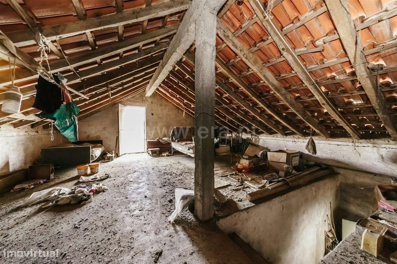 Moradia Geminada T4 / Covilhã, Ourondo-16