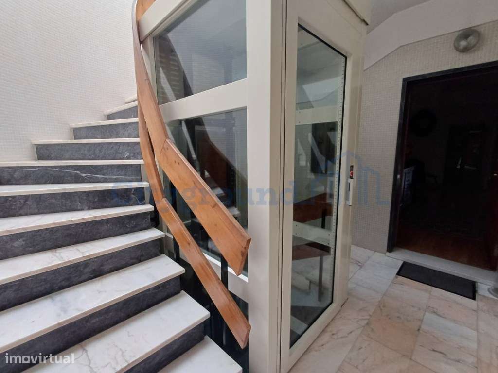 Duplex T3 com Varandas, Terraço e Vista Desafogada para o Castelo d...-36