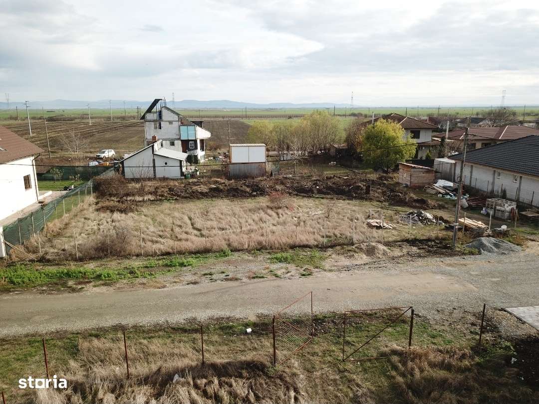 Lot teren intravilan Livada-1