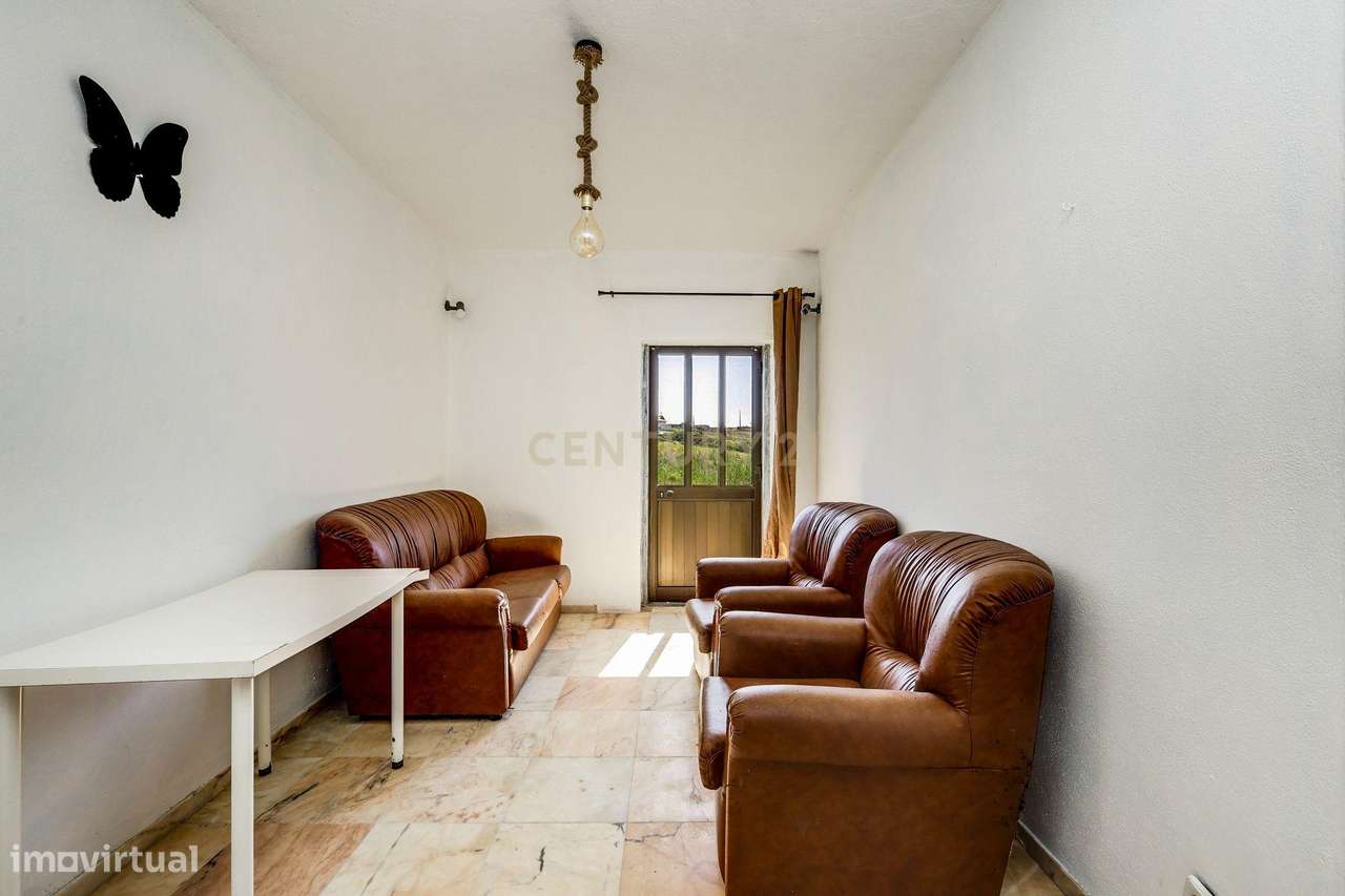 Moradia com Terreno Amplo e Vista Mar na Carvoeira-51