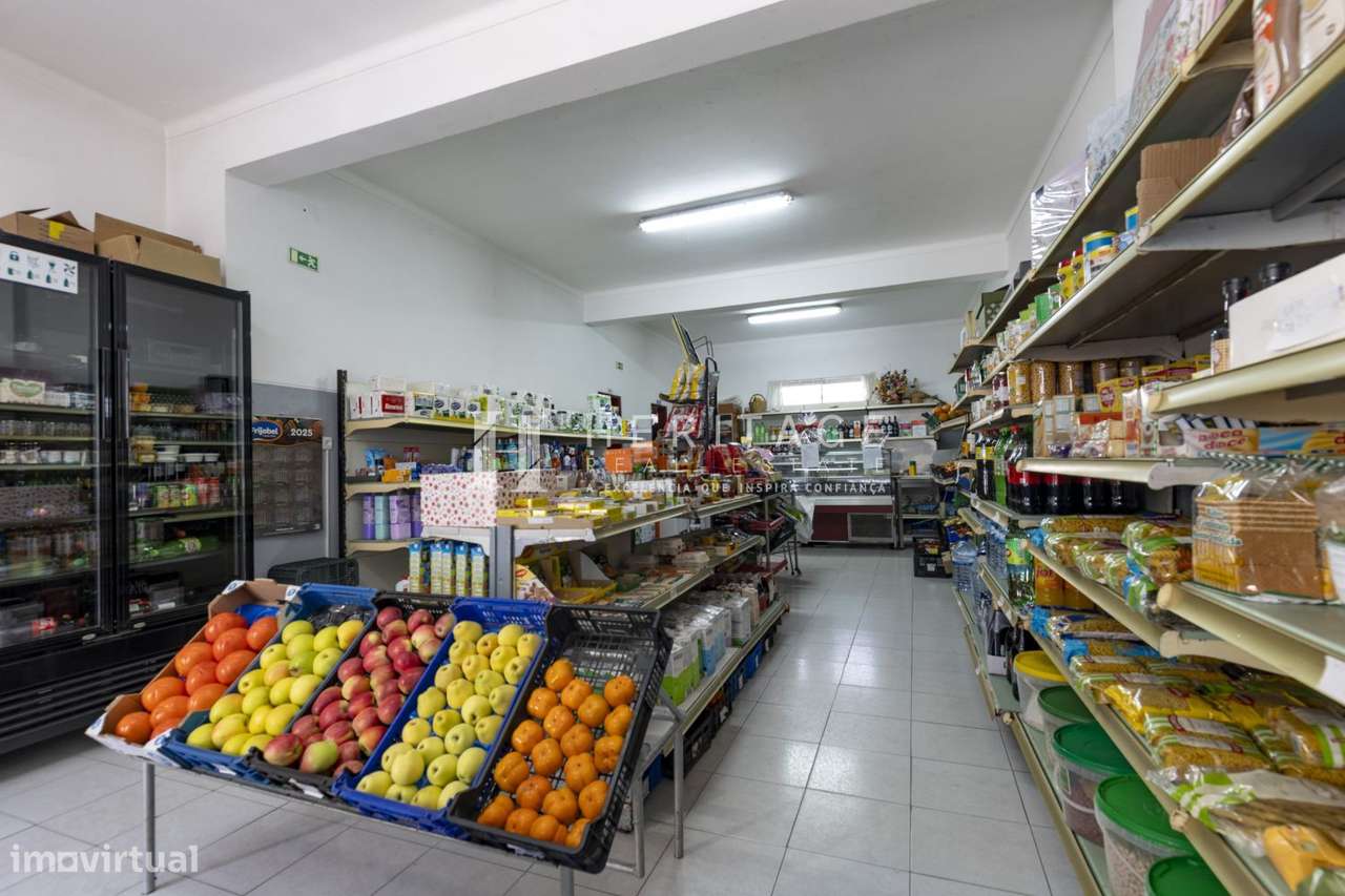 Oportunidade no Barreiro trespasse mercearia em funcionamento por 11.0-17