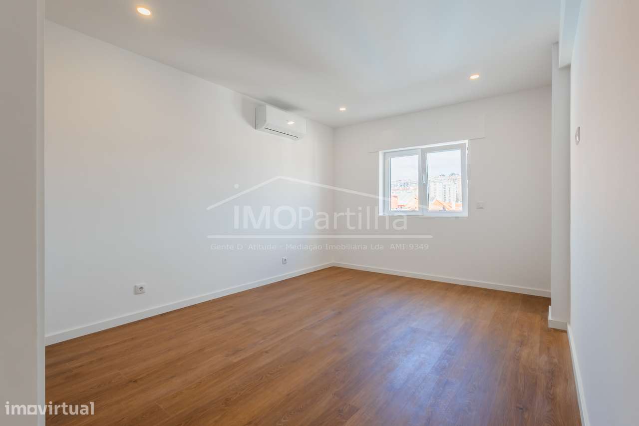 Apartamento t3 à venda na Rua Abáde Correia da Serra-13