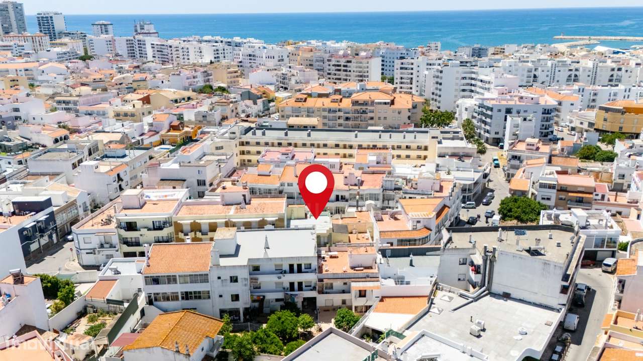 Moradia com dois andares independentes no centro de Quarteira - Grande imagem: 2/35