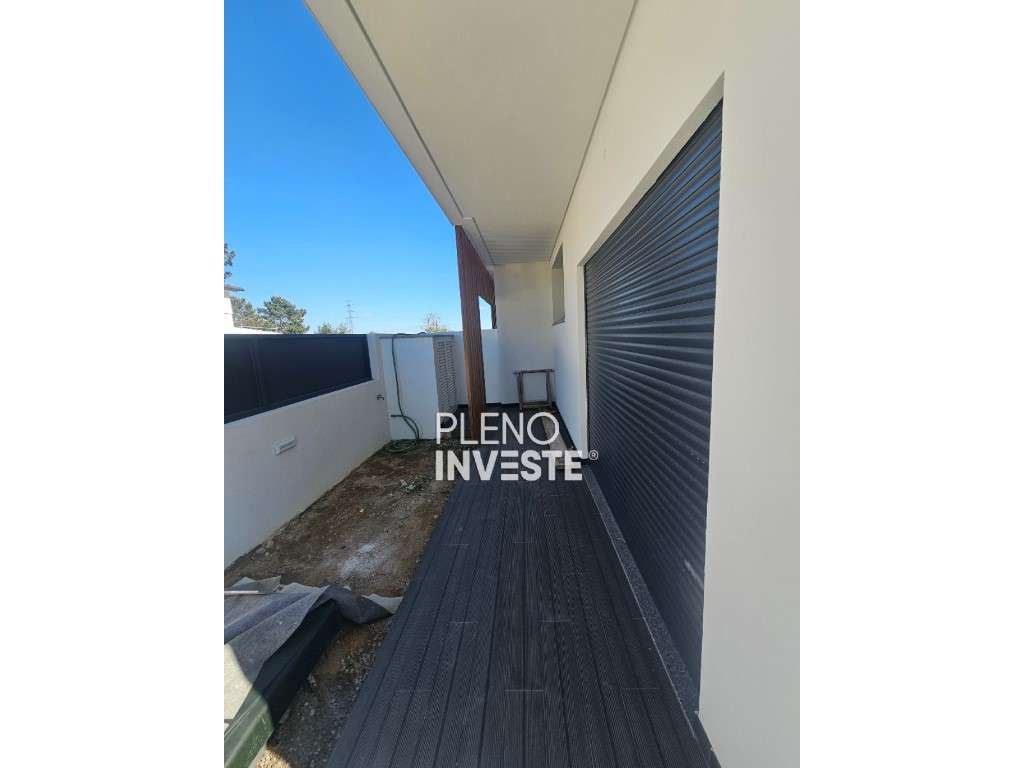 Moradia V3 com piscina Nova construção em Pinhal de Frades-18