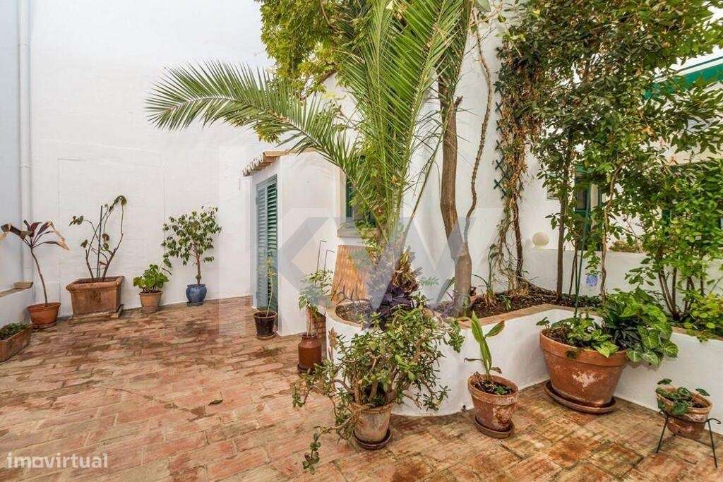 Moradia T7 em Loulé com jardim, 4 pátios e 2 garagens fechadas com arr - Grande imagem: 5/26