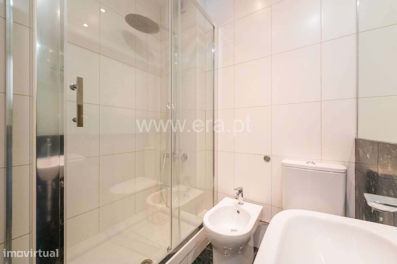 T2 Totalmente Remodelado a 5 Minutos do Metro — Odivelas-18