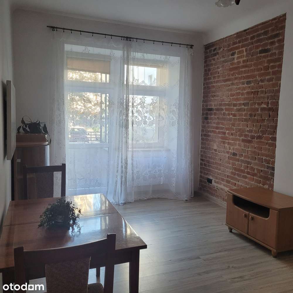 Mieszkanie w odremontowanej kamienicy na wysokim parterze-10