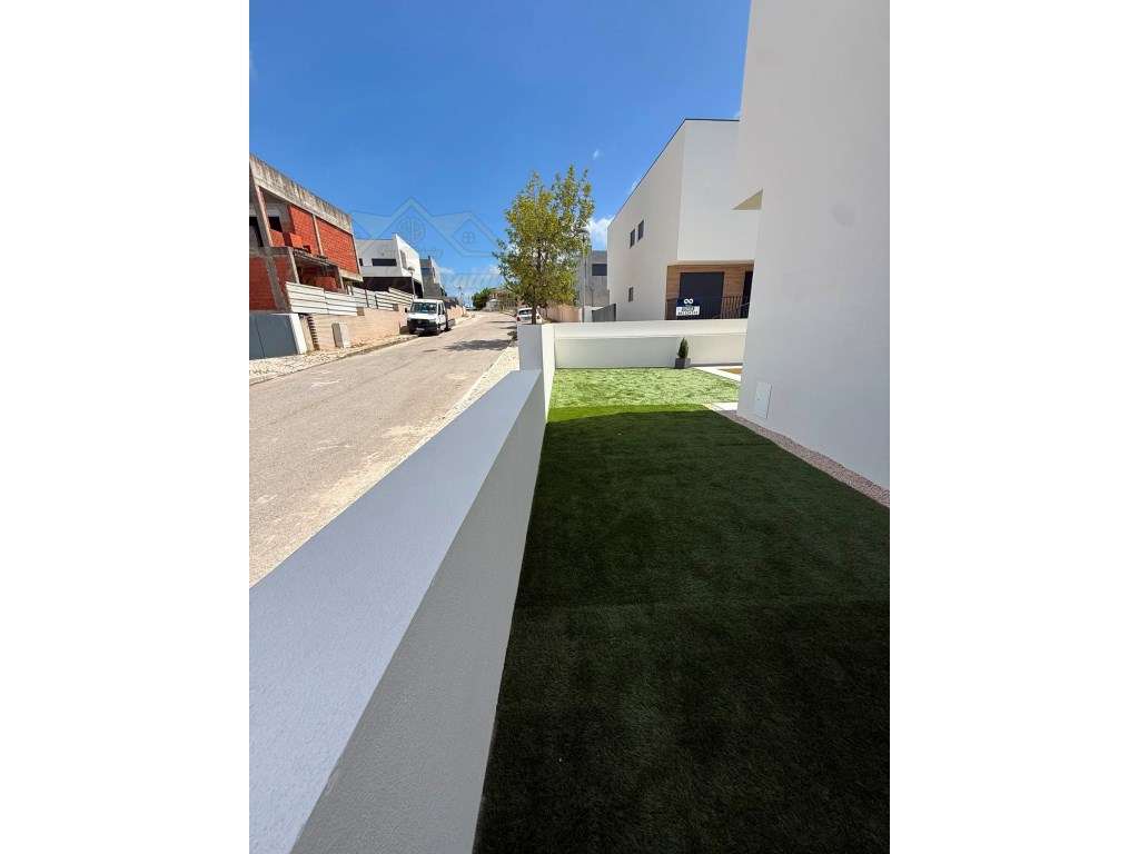 Moradia T5(NOVA) com Piscina-14