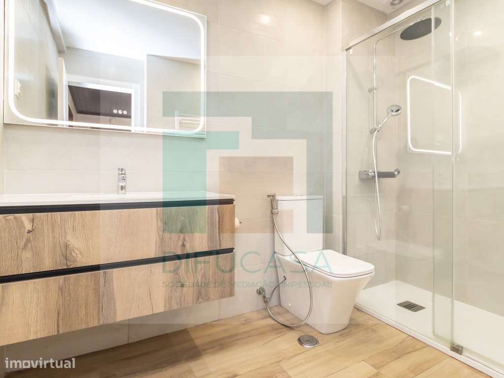 Apartamento T3 Central no Feijó-17