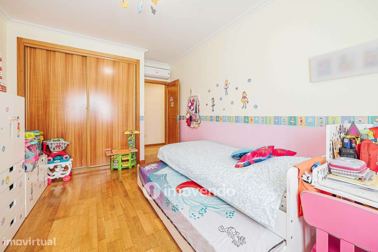 Apartamento T2, com estacionamento e arrecadação, em Vialonga-27