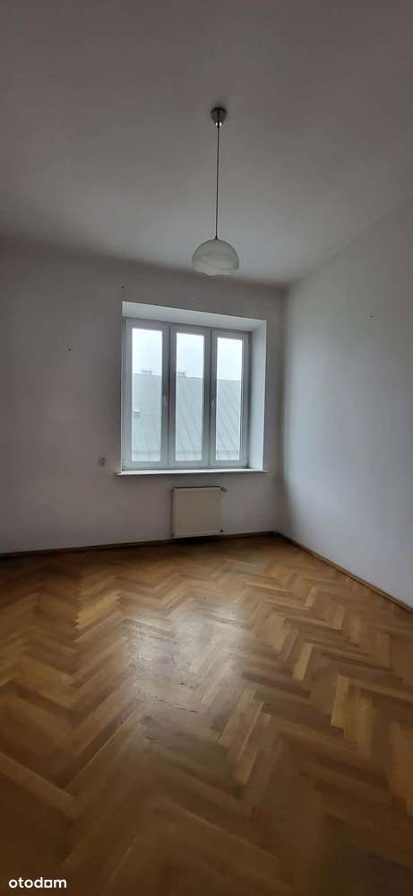 Zadbana narożna Kamienica-okolice Rynku Głównego-8