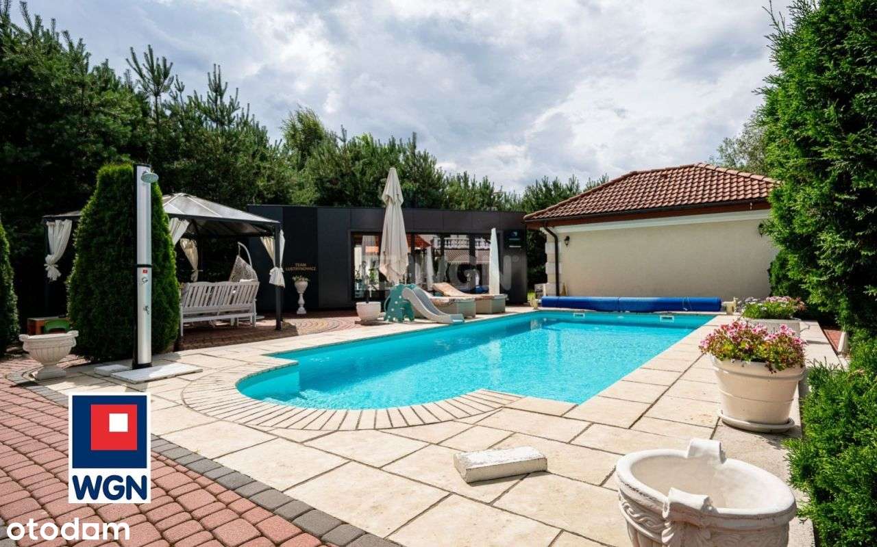 Luksus i funkcjonalność w otoczeniu natury – dom z basenem.-8