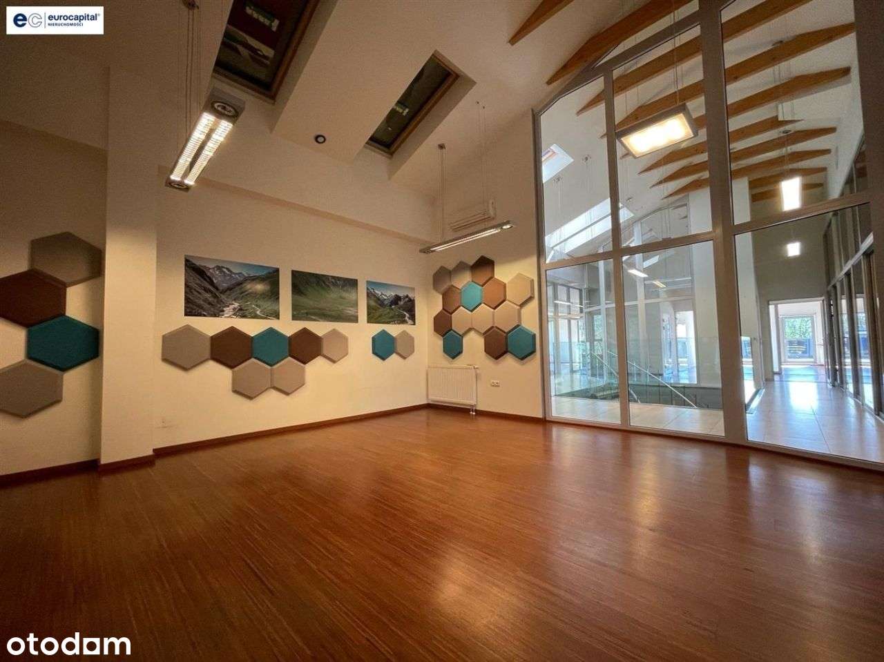 Budynek biurowo-usługowy z windą i parkingiem-10