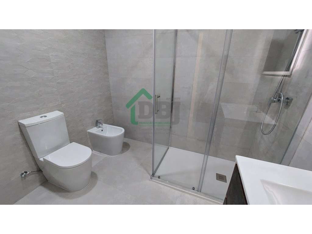 FABULOSO T2 DUPLEX NOVO - Boas áreas, 2 Suites!-8