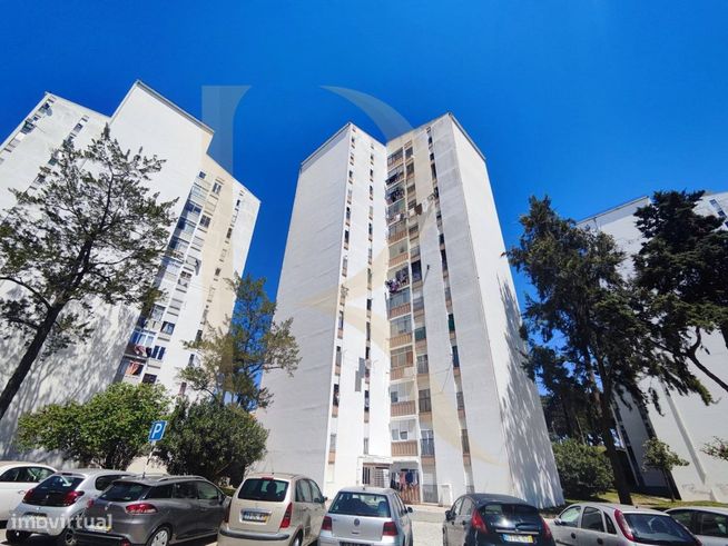 Apartamento T2 com elevador no Miratejo-0