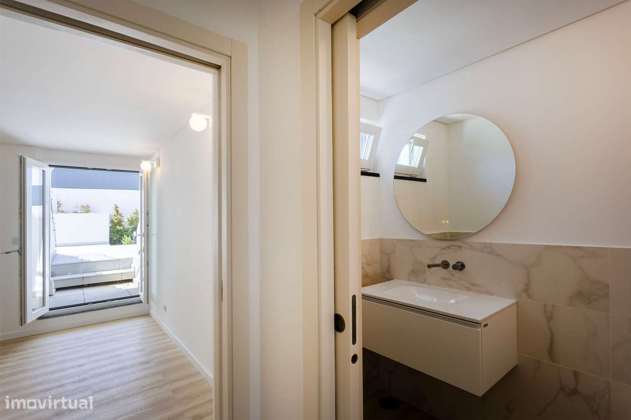 Moradia T6 com Piscina, Vista Mar e Terreno de 3.920 m² | Azoia, Sintr-53