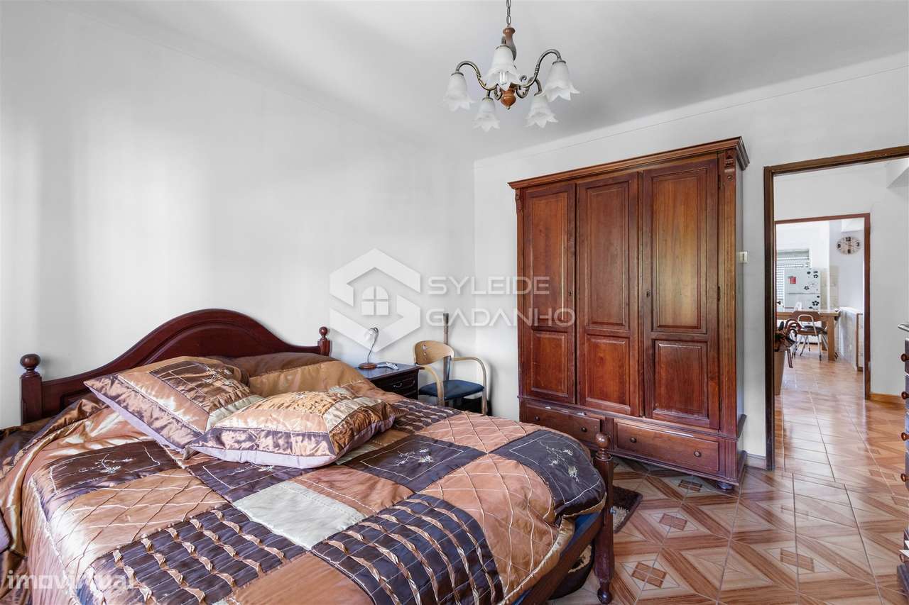 Apartamento T4 para VENDA na Calçada das Poldras, zona baixa da Covilh-13